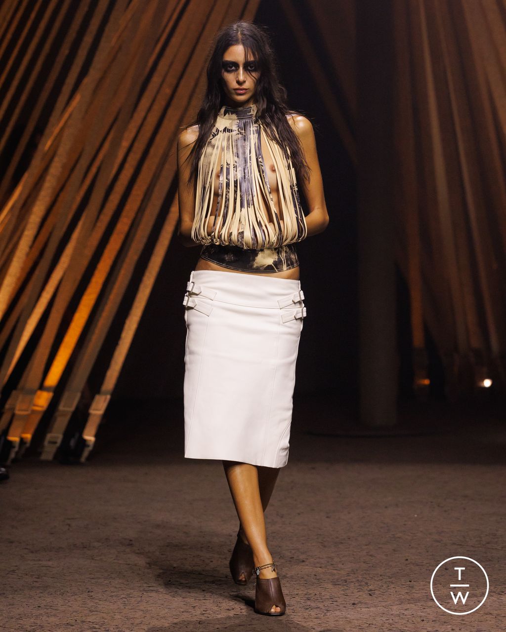 Fashion Week Paris Spring/Summer 2026 look 36 from the McQueen collection womenswear