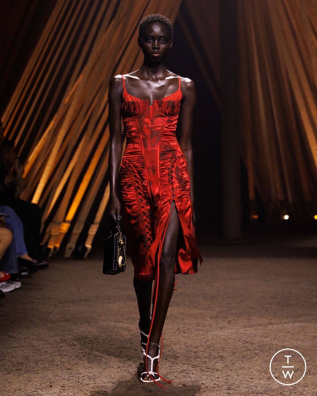 Fashion Week Paris Spring/Summer 2026 look 38 from the McQueen collection womenswear