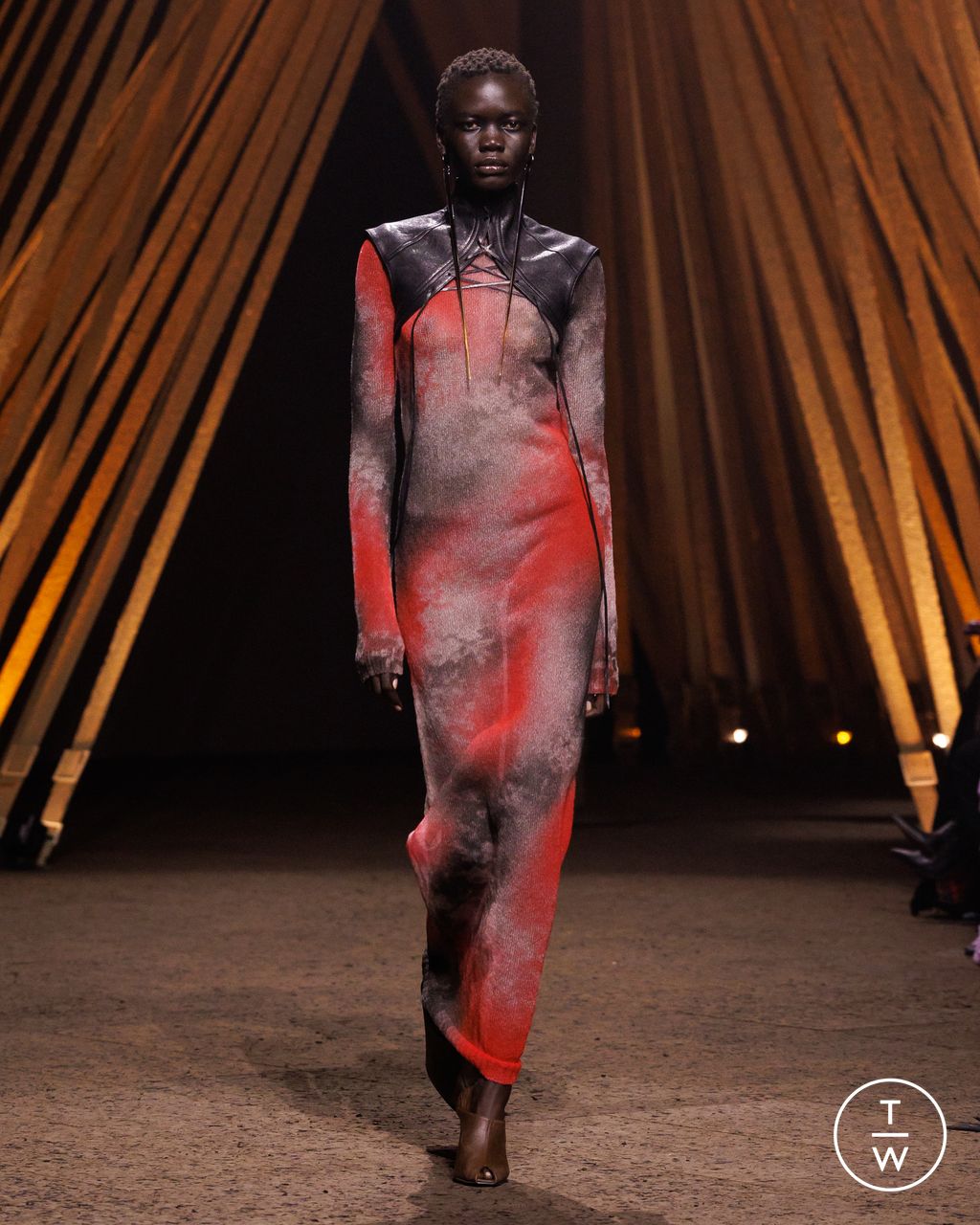 Fashion Week Paris Spring/Summer 2026 look 41 from the McQueen collection womenswear