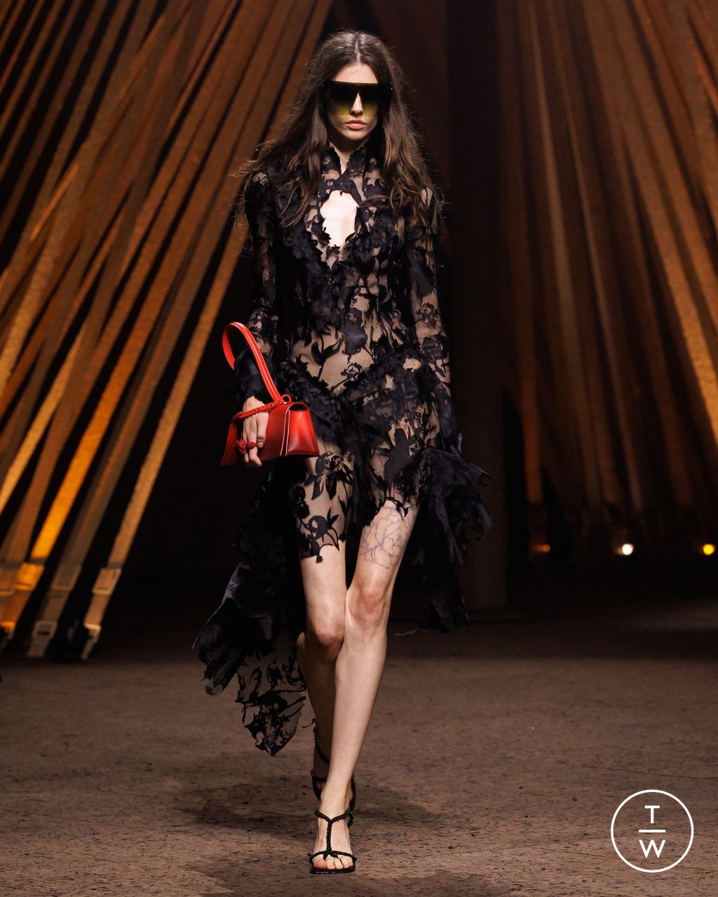 Fashion Week Paris Spring/Summer 2026 look 45 from the McQueen collection womenswear
