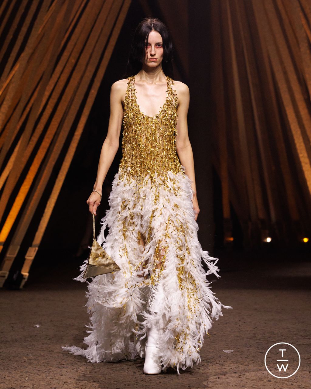 Fashion Week Paris Spring/Summer 2026 look 49 from the McQueen collection womenswear