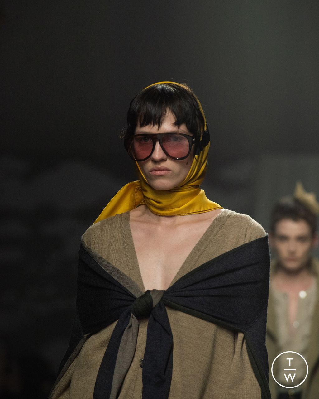 Fashion Week Milan Fall/Winter 2024 look 51 de la collection Moschino womenswear accessories