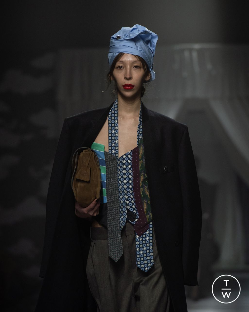 Fashion Week Milan Fall/Winter 2024 look 36 from the Moschino collection 女装配饰
