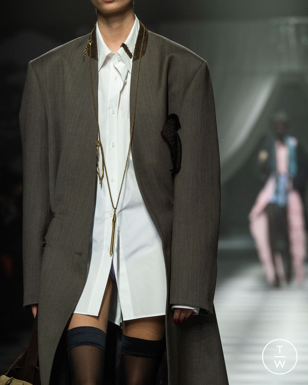 Fashion Week Milan Fall/Winter 2024 look 43 de la collection Moschino womenswear accessories
