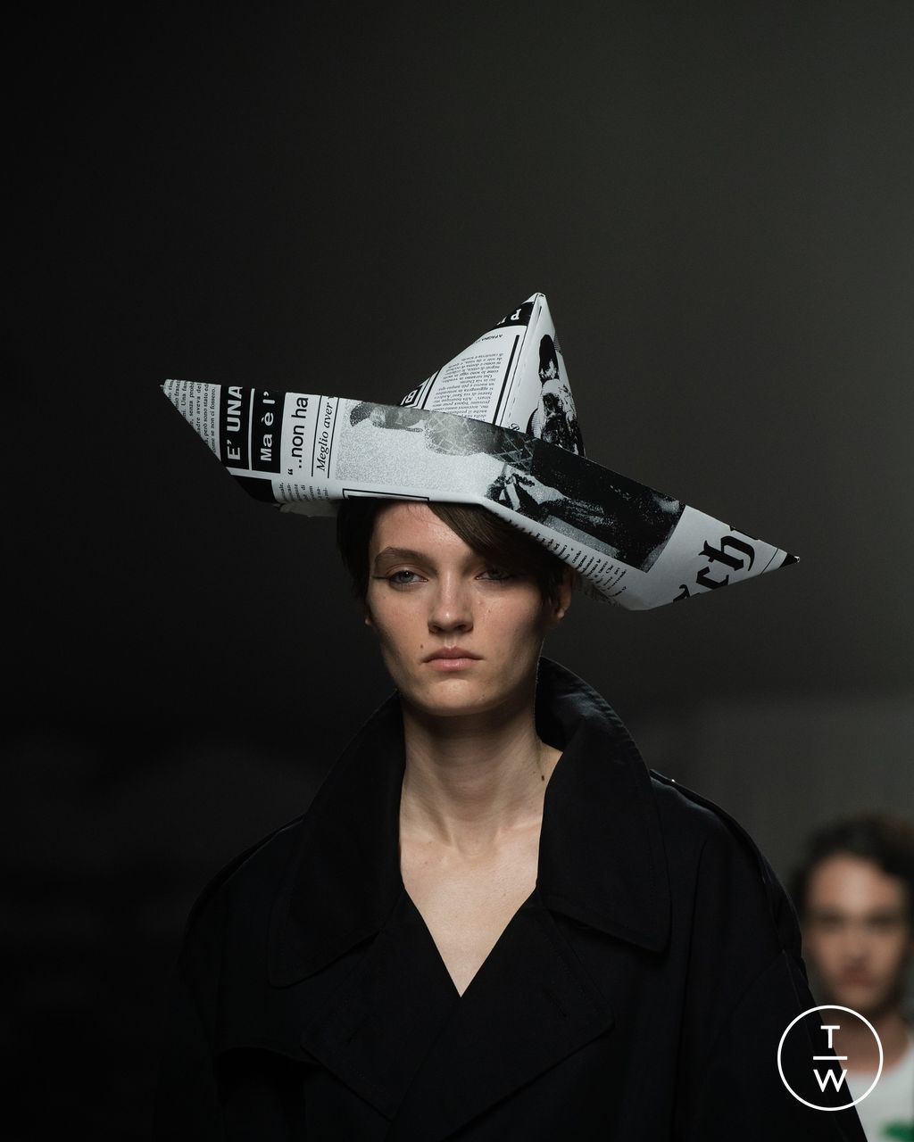 Fashion Week Milan Fall/Winter 2024 look 39 de la collection Moschino womenswear accessories