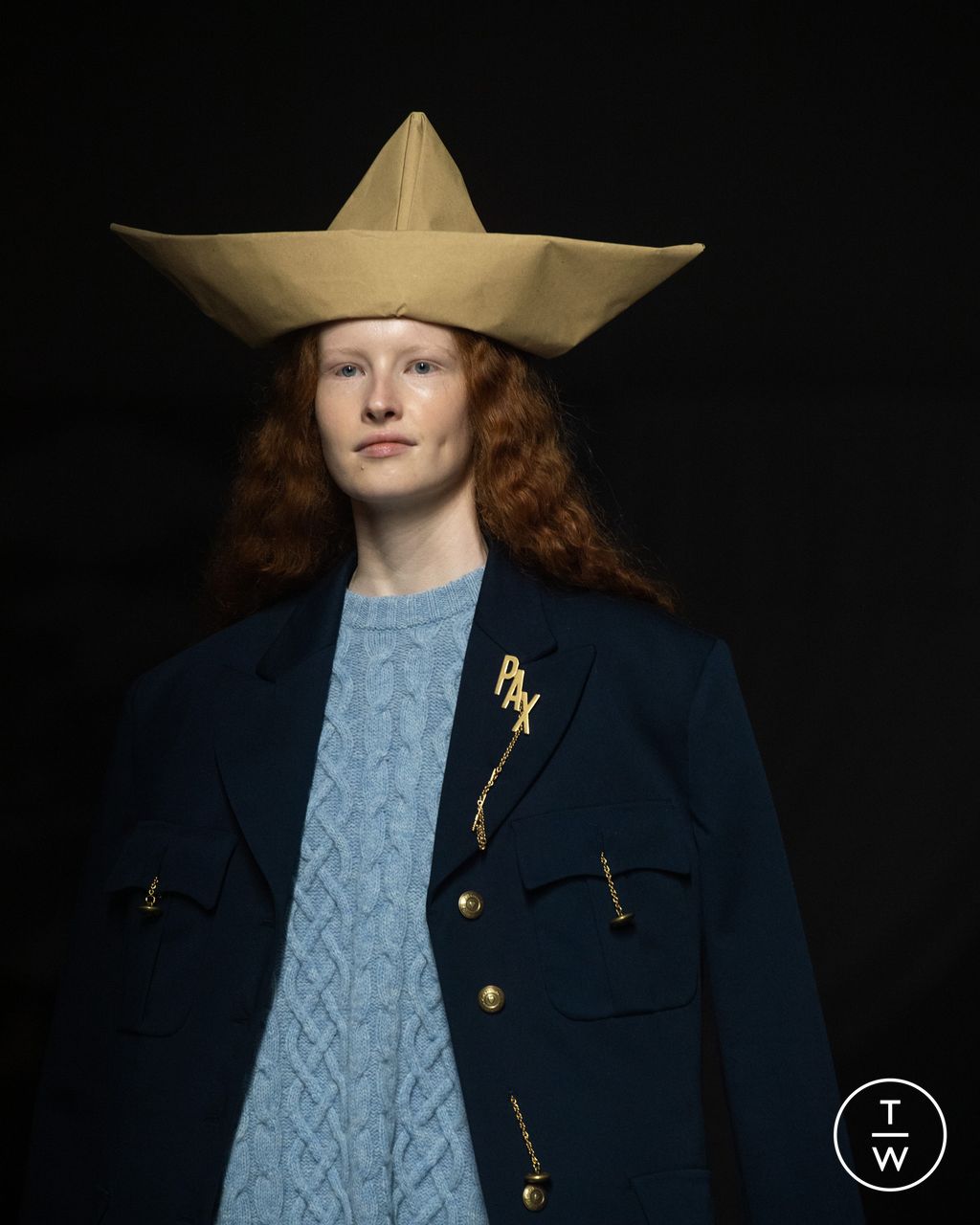 Fashion Week Milan Fall/Winter 2024 look 40 de la collection Moschino womenswear accessories
