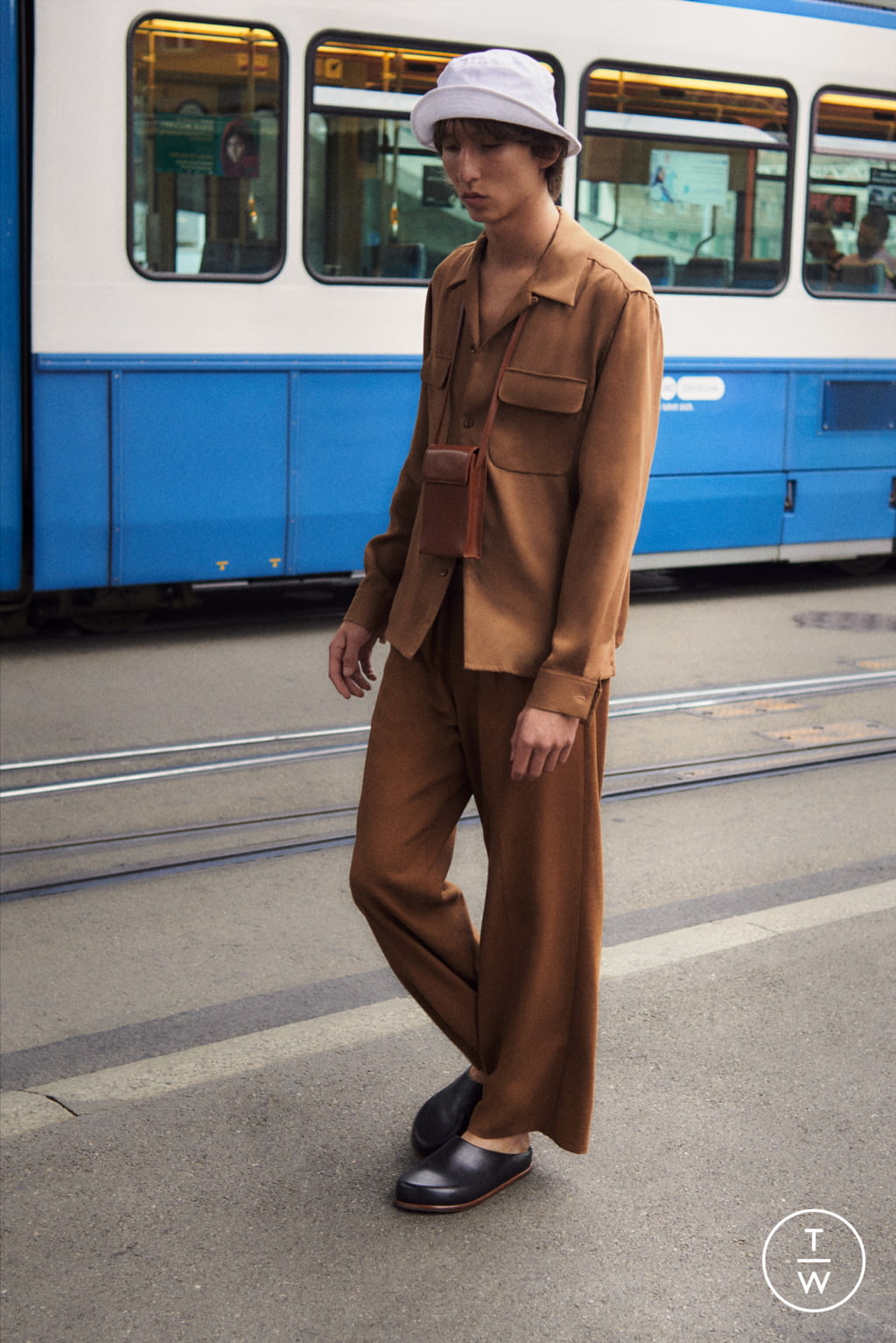 Fashion Week Paris Spring/Summer 2022 look 1 from the Sandro collection 男装
