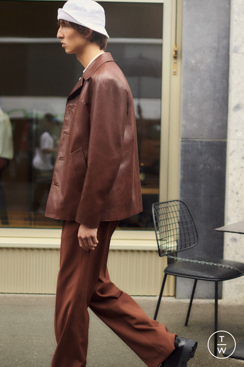 Fashion Week Paris Spring/Summer 2022 look 21 from the Sandro collection 男装