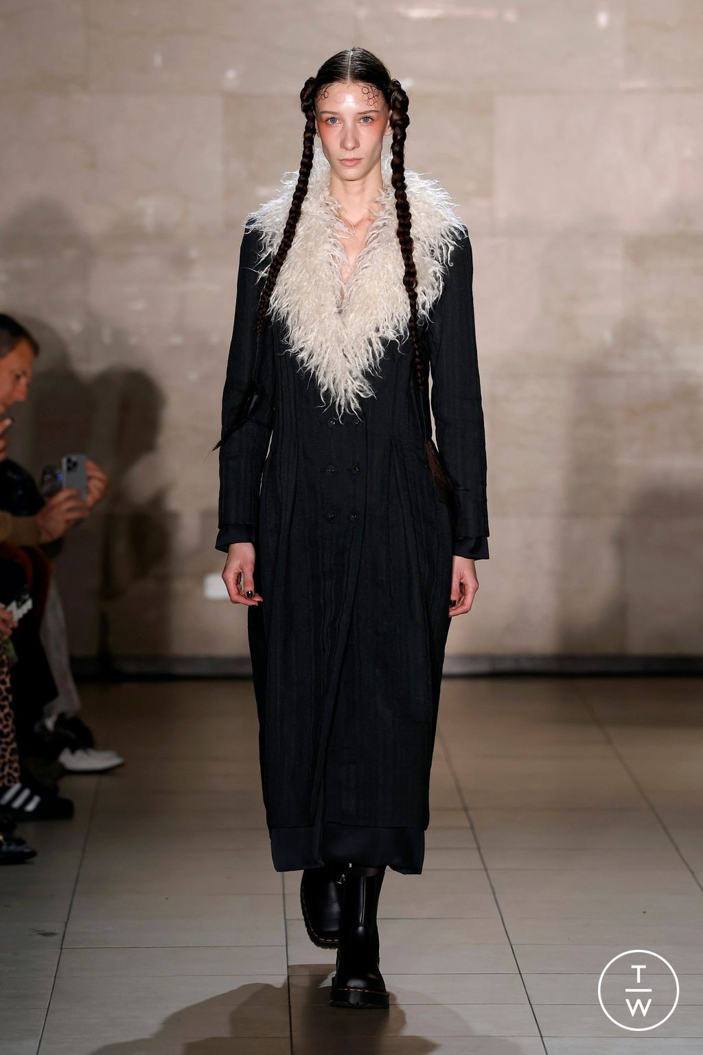 Fashion Week New York Fall/Winter 2025 look 2 from the Meruert Tolegen collection 女装