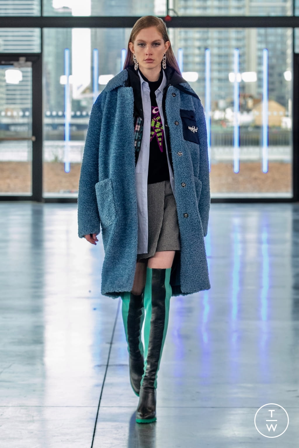 Fashion Week London Fall/Winter 2021 look 1 from the Mark Fast collection womenswear