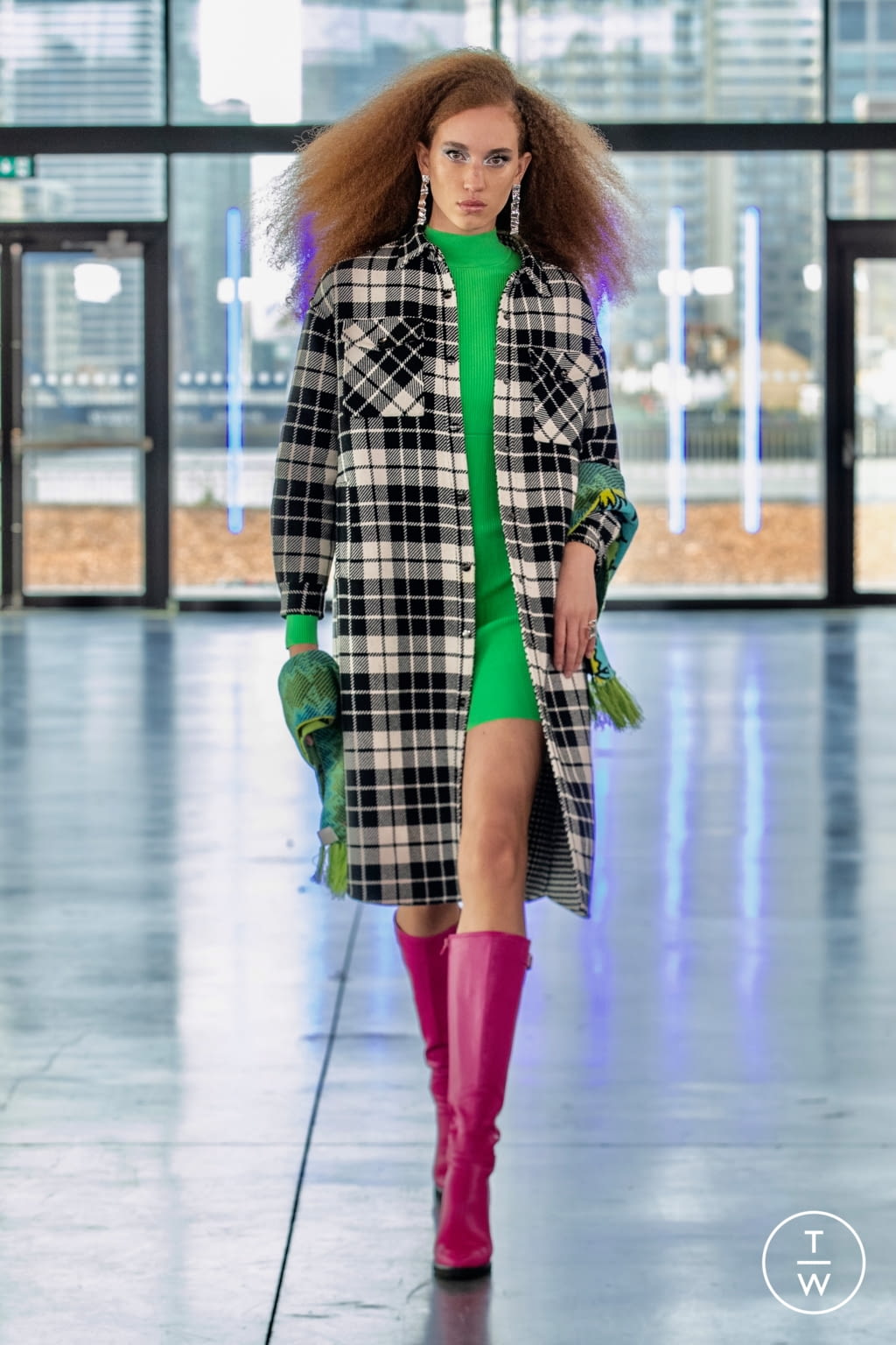 Fashion Week London Fall/Winter 2021 look 19 from the Mark Fast collection womenswear