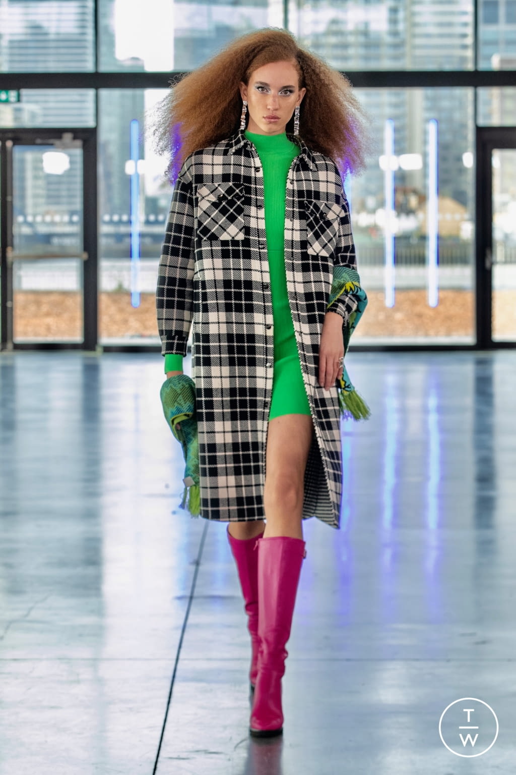 Fashion Week London Fall/Winter 2021 look 19 from the Mark Fast collection 女装