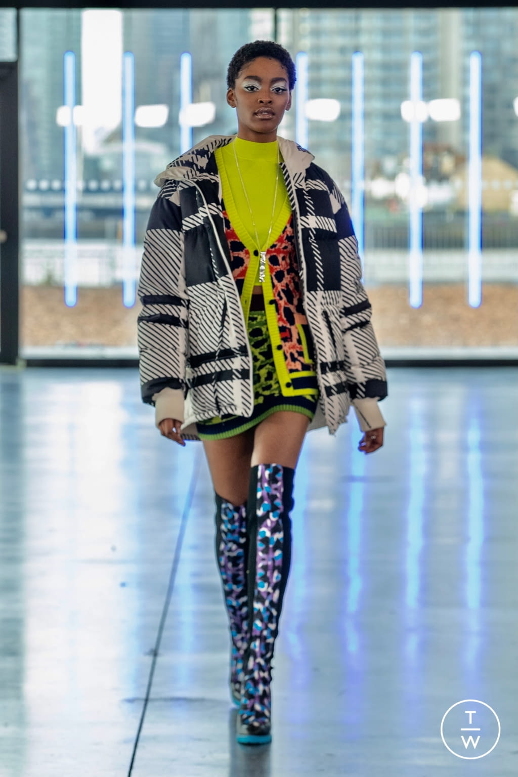 Fashion Week London Fall/Winter 2021 look 21 from the Mark Fast collection womenswear