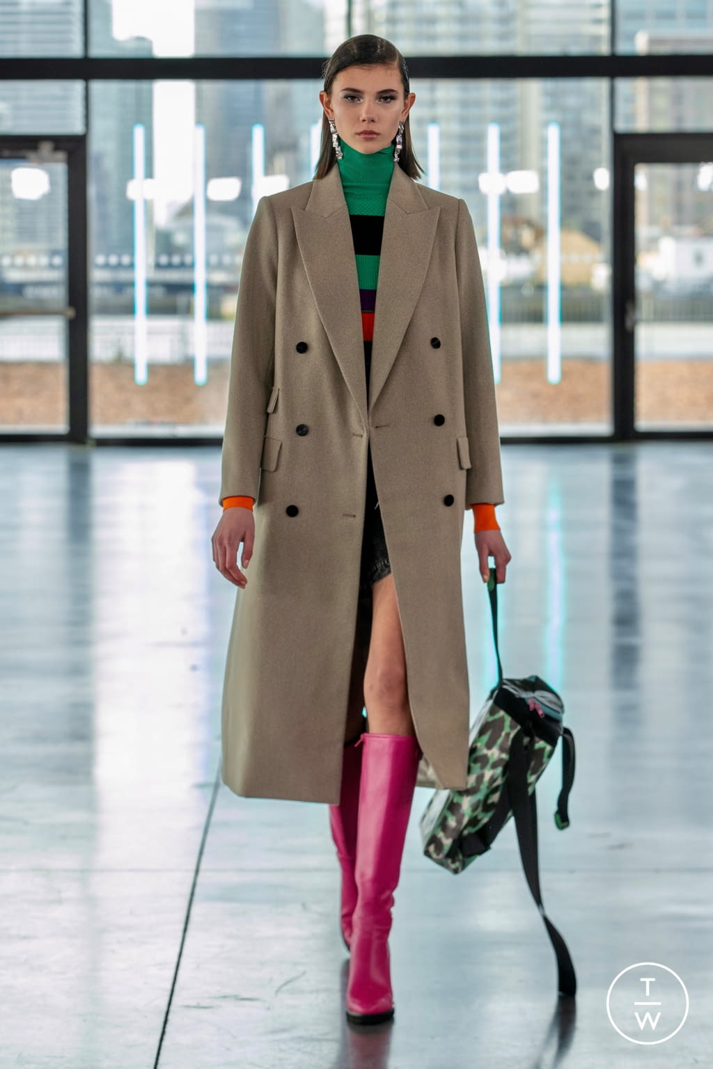 Fashion Week London Fall/Winter 2021 look 25 from the Mark Fast collection womenswear