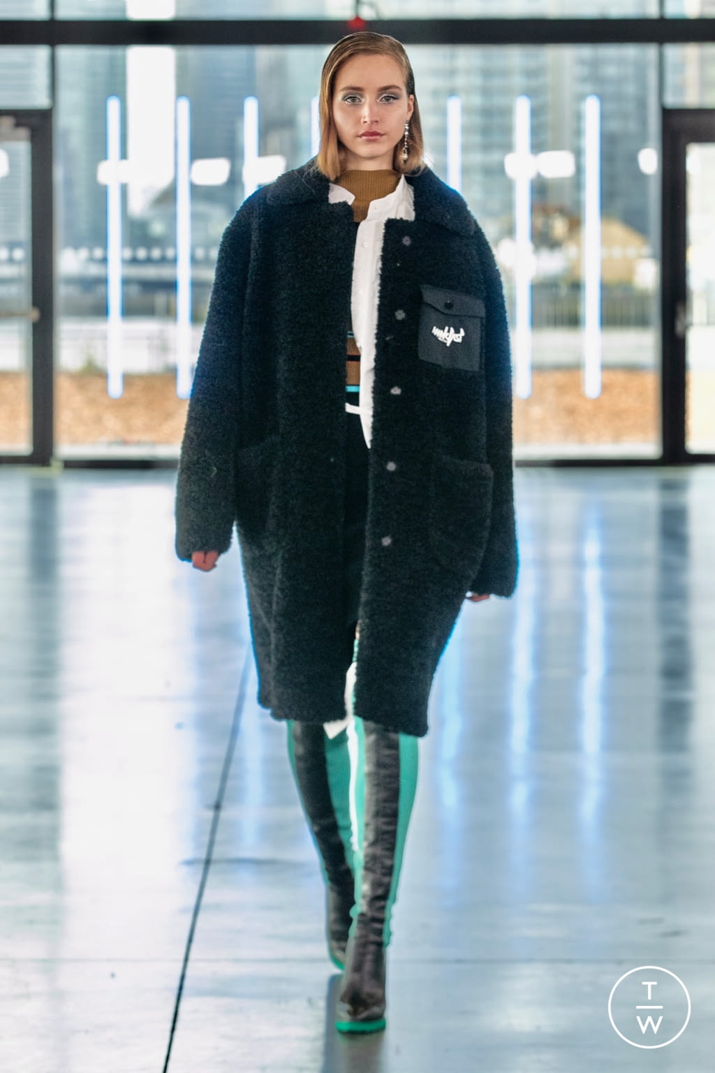 Fashion Week London Fall/Winter 2021 look 34 from the Mark Fast collection womenswear