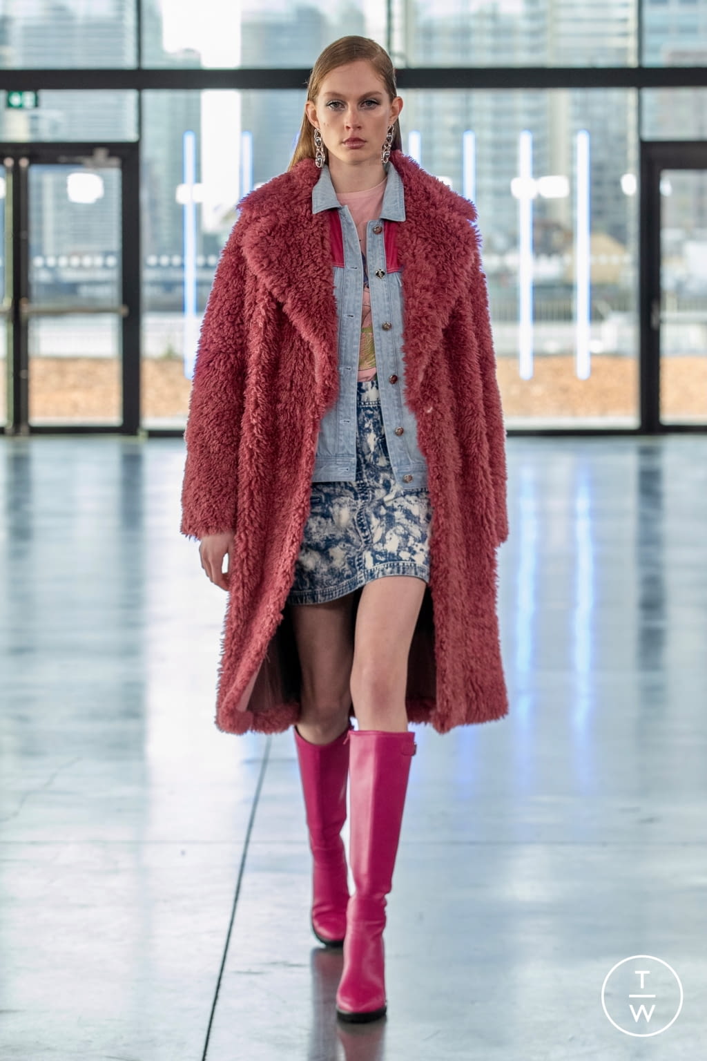 Fashion Week London Fall/Winter 2021 look 35 from the Mark Fast collection womenswear