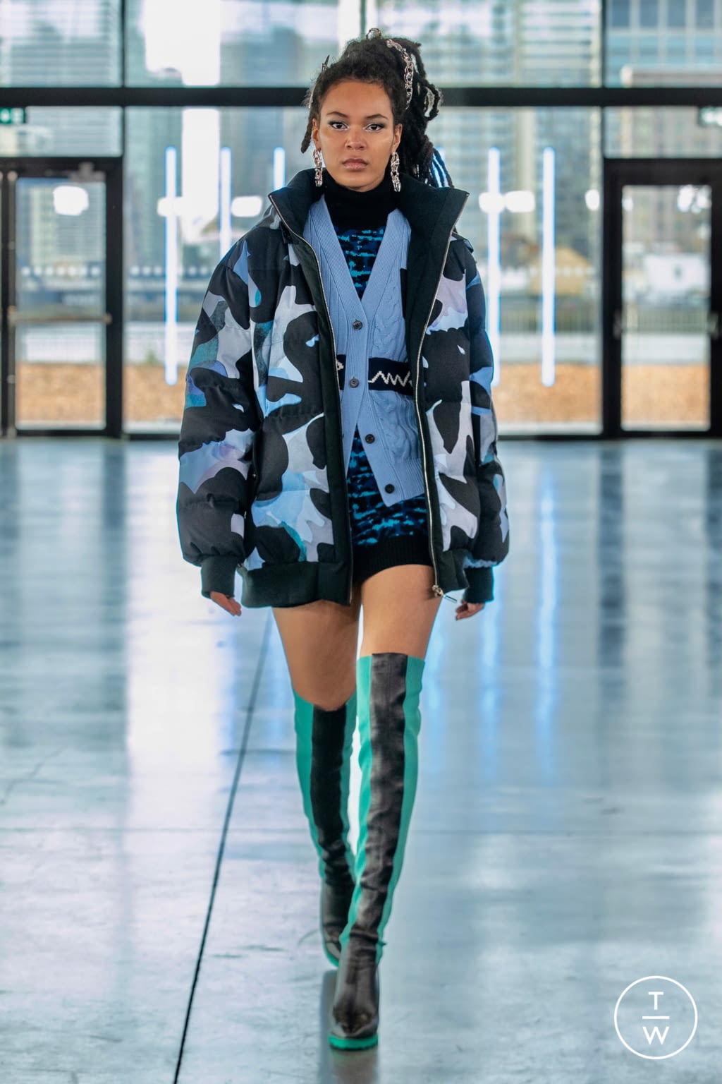 Fashion Week London Fall/Winter 2021 look 6 de la collection Mark Fast womenswear