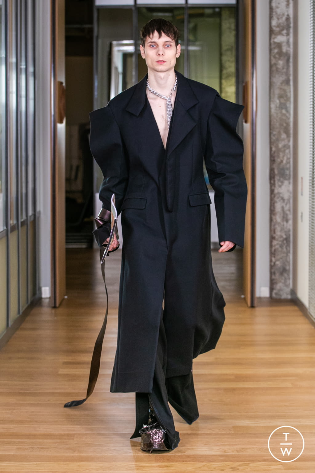 Fashion Week Paris Fall/Winter 2021 look 101 from the IFM PARIS collection womenswear