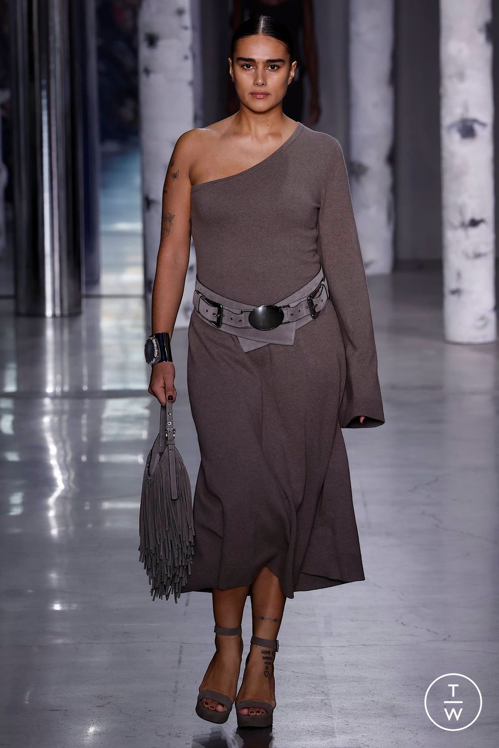 Fashion Week New York Fall/Winter 2023 look 19 from the Michael Kors Collection collection womenswear