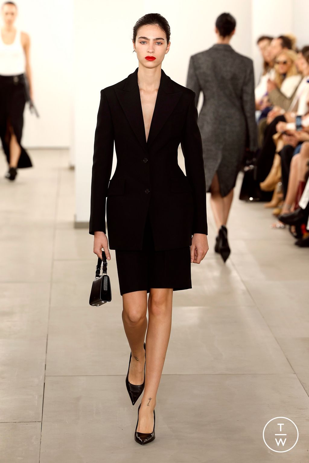 Fashion Week New York Fall/Winter 2024 look 3 de la collection Michael Kors Collection womenswear