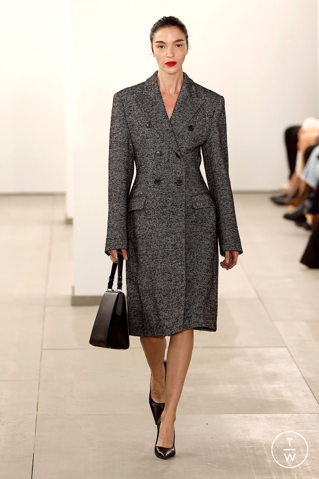 Fashion Week New York Fall/Winter 2024 look 5 de la collection Michael Kors Collection womenswear