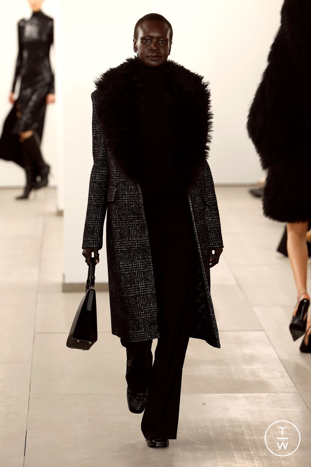 Fashion Week New York Fall/Winter 2024 look 8 de la collection Michael Kors Collection womenswear