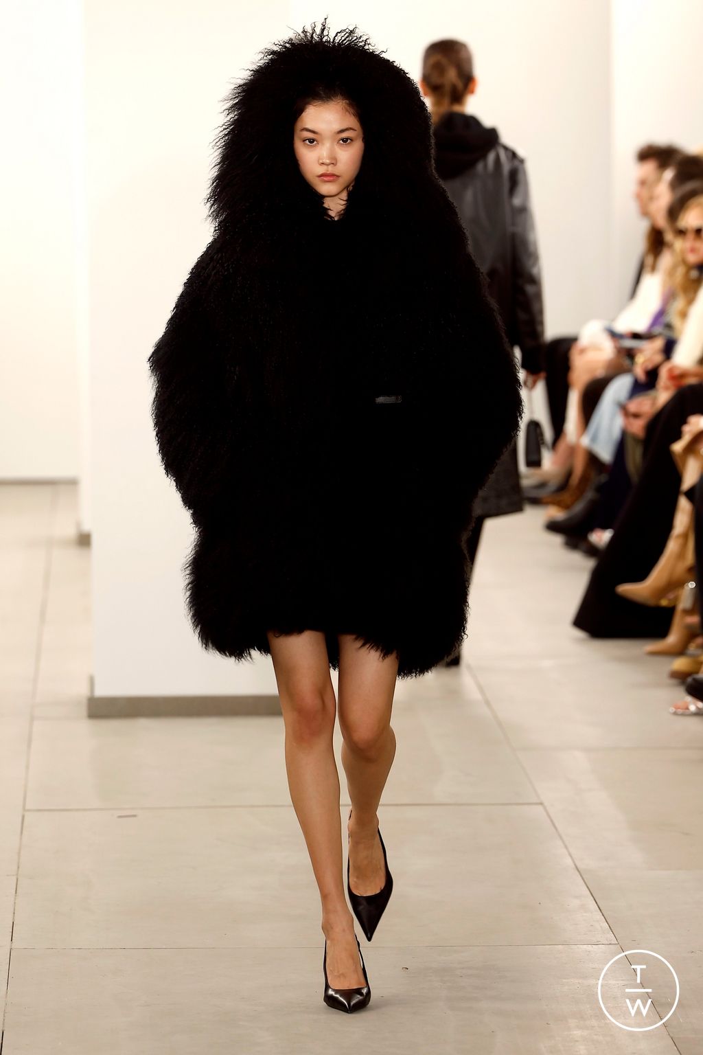 Fashion Week New York Fall/Winter 2024 look 10 de la collection Michael Kors Collection womenswear