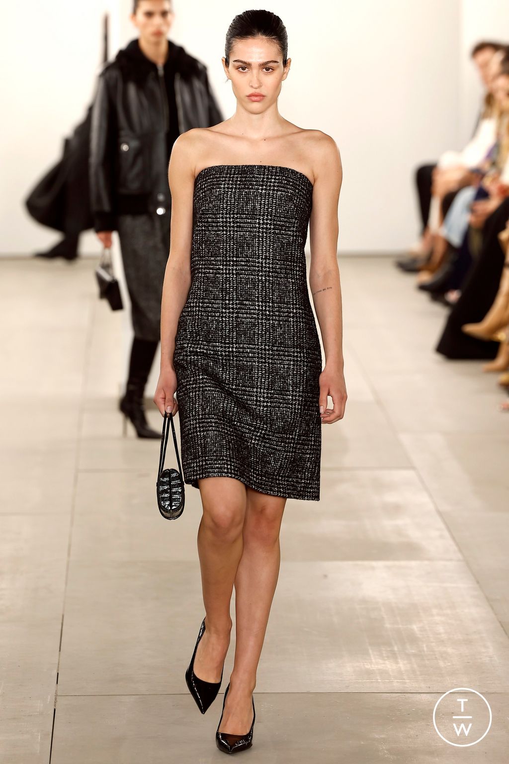 Fashion Week New York Fall/Winter 2024 look 11 de la collection Michael Kors Collection womenswear