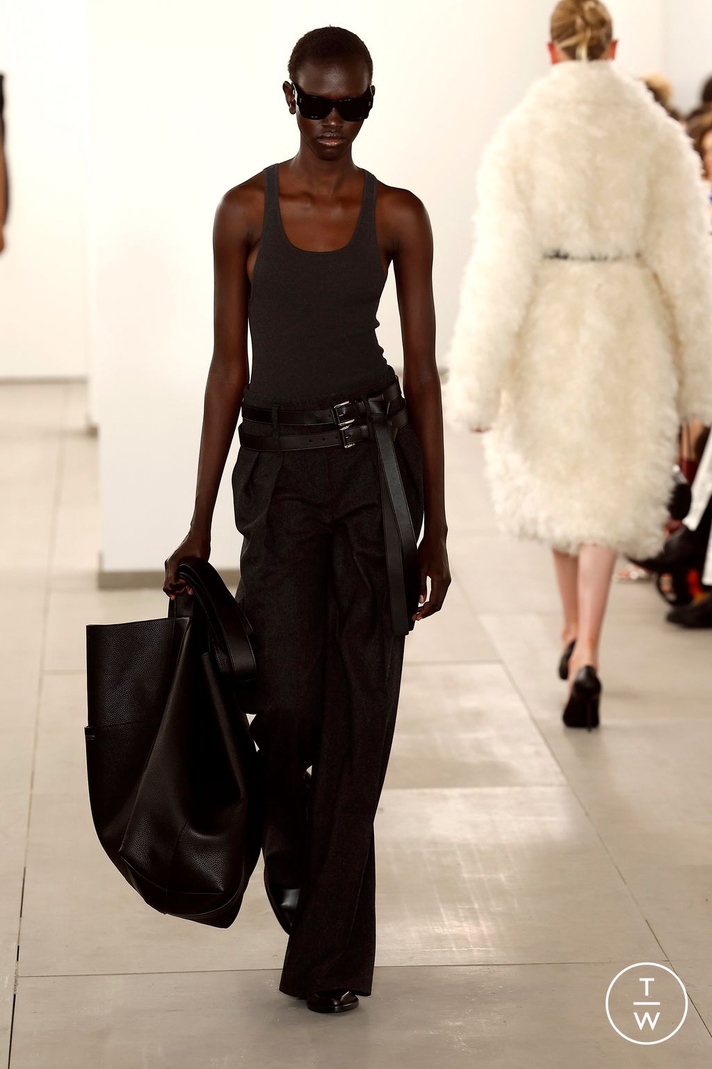 Fashion Week New York Fall/Winter 2024 look 13 from the Michael Kors Collection collection 女装