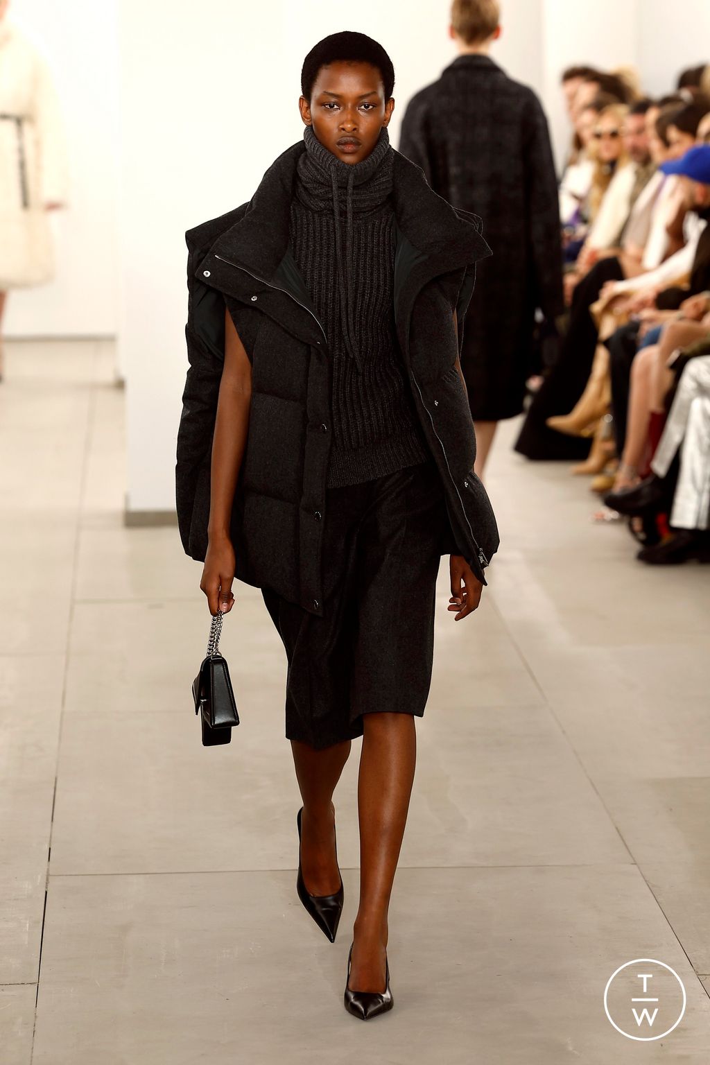 Fashion Week New York Fall/Winter 2024 look 14 de la collection Michael Kors Collection womenswear