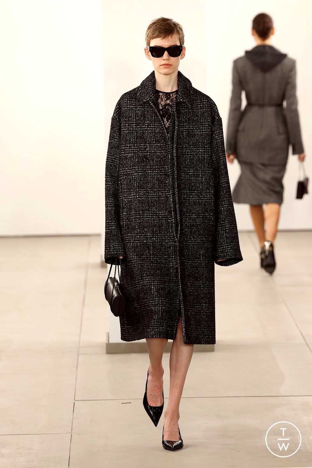 Fashion Week New York Fall/Winter 2024 look 16 de la collection Michael Kors Collection womenswear