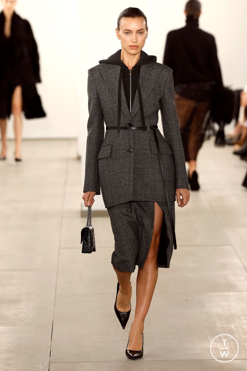 Fashion Week New York Fall/Winter 2024 look 17 de la collection Michael Kors Collection womenswear