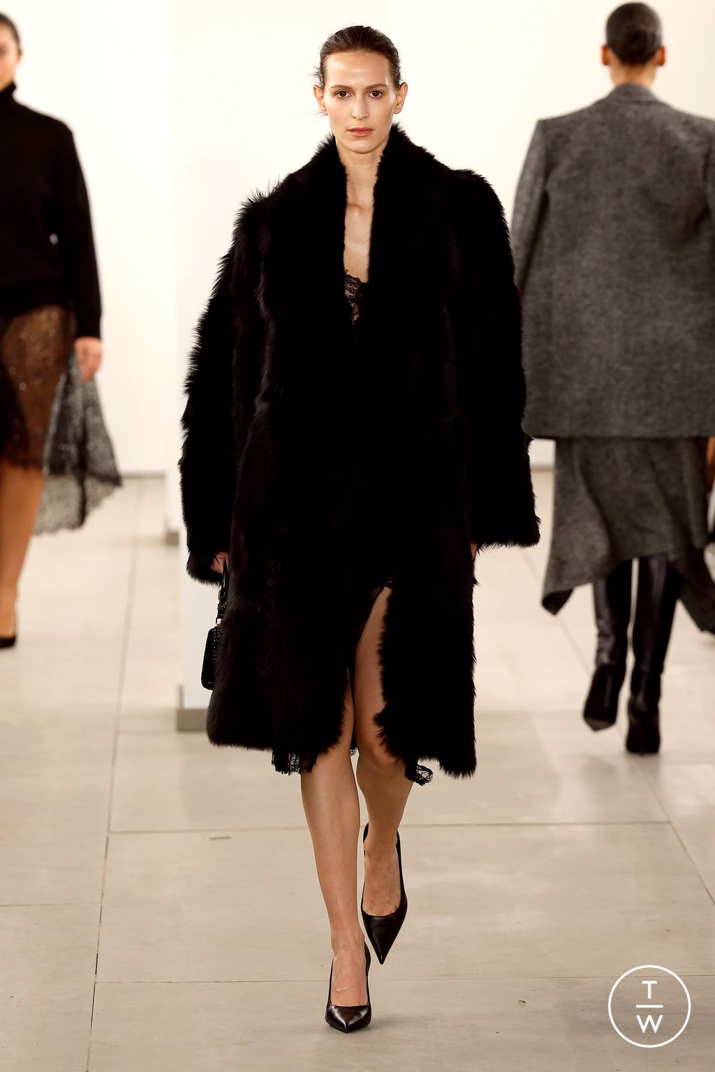 Fashion Week New York Fall/Winter 2024 look 18 de la collection Michael Kors Collection womenswear