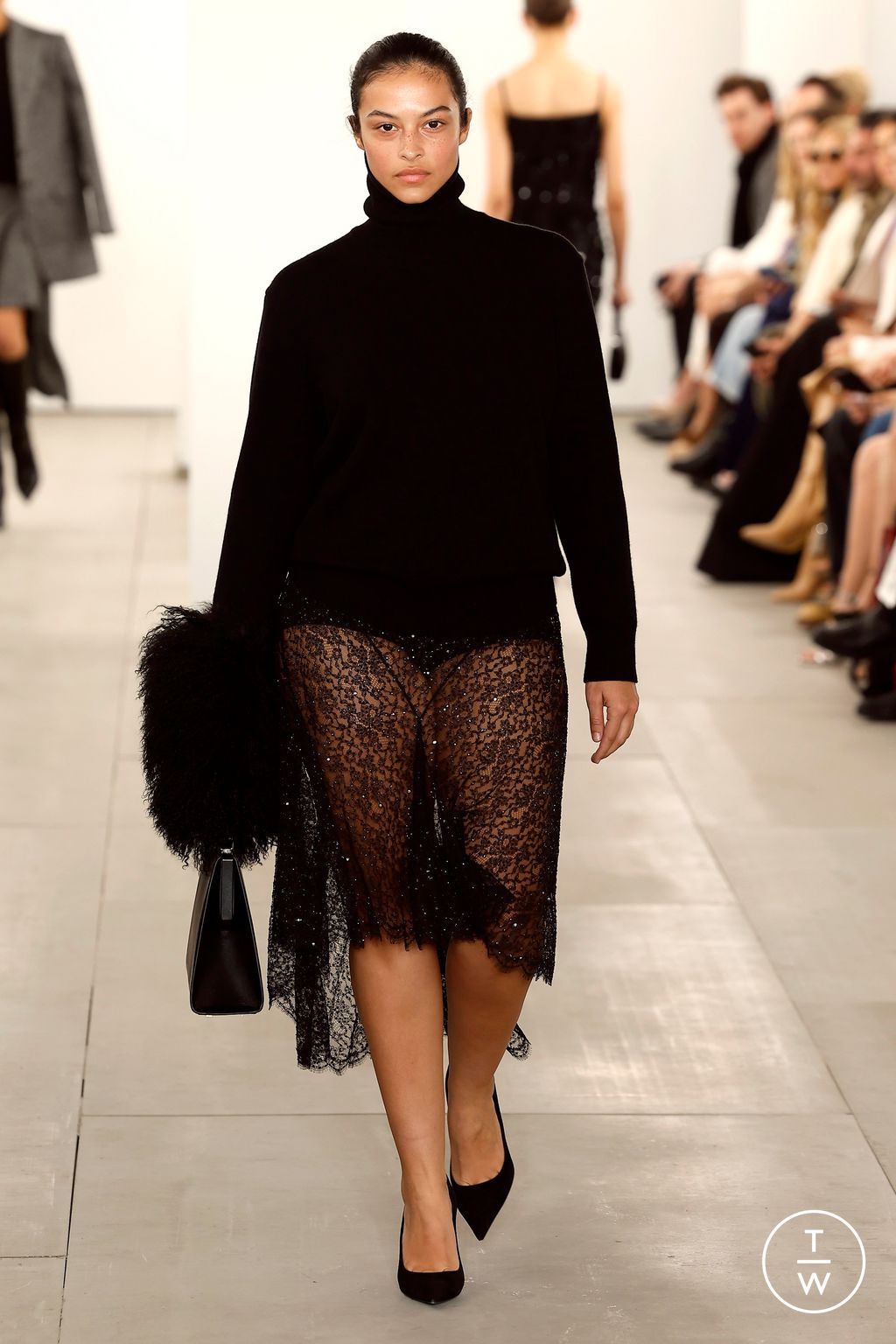 Fashion Week New York Fall/Winter 2024 look 19 de la collection Michael Kors Collection womenswear