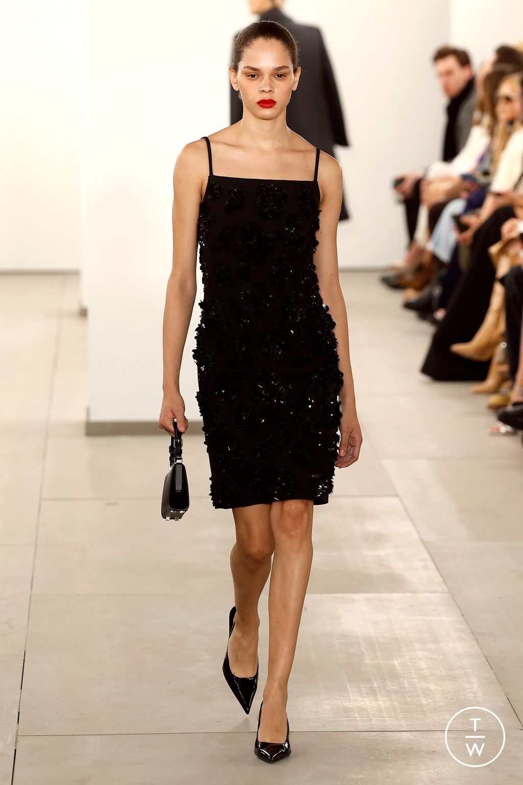 Fashion Week New York Fall/Winter 2024 look 21 de la collection Michael Kors Collection womenswear