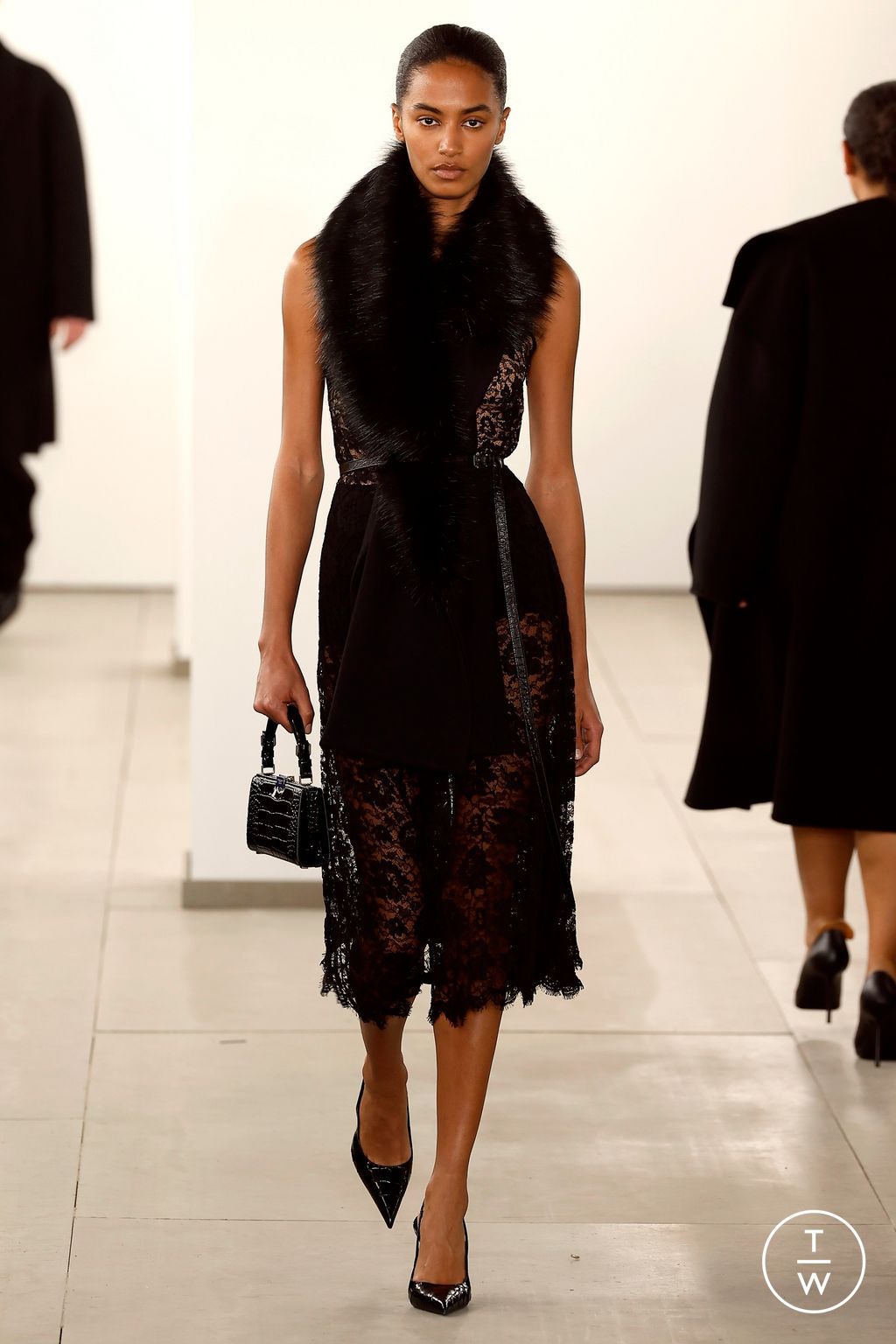 Fashion Week New York Fall/Winter 2024 look 23 de la collection Michael Kors Collection womenswear