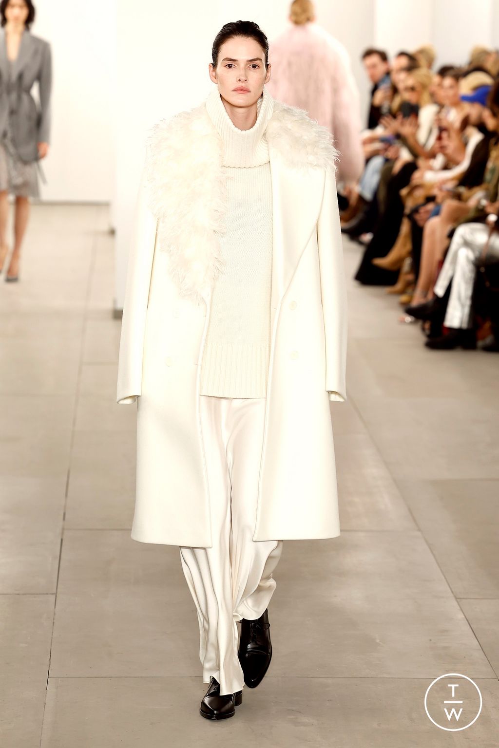 Fashion Week New York Fall/Winter 2024 look 27 de la collection Michael Kors Collection womenswear