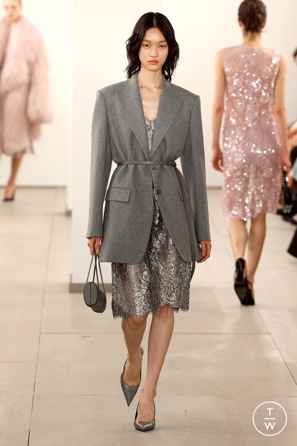 Fashion Week New York Fall/Winter 2024 look 28 de la collection Michael Kors Collection womenswear