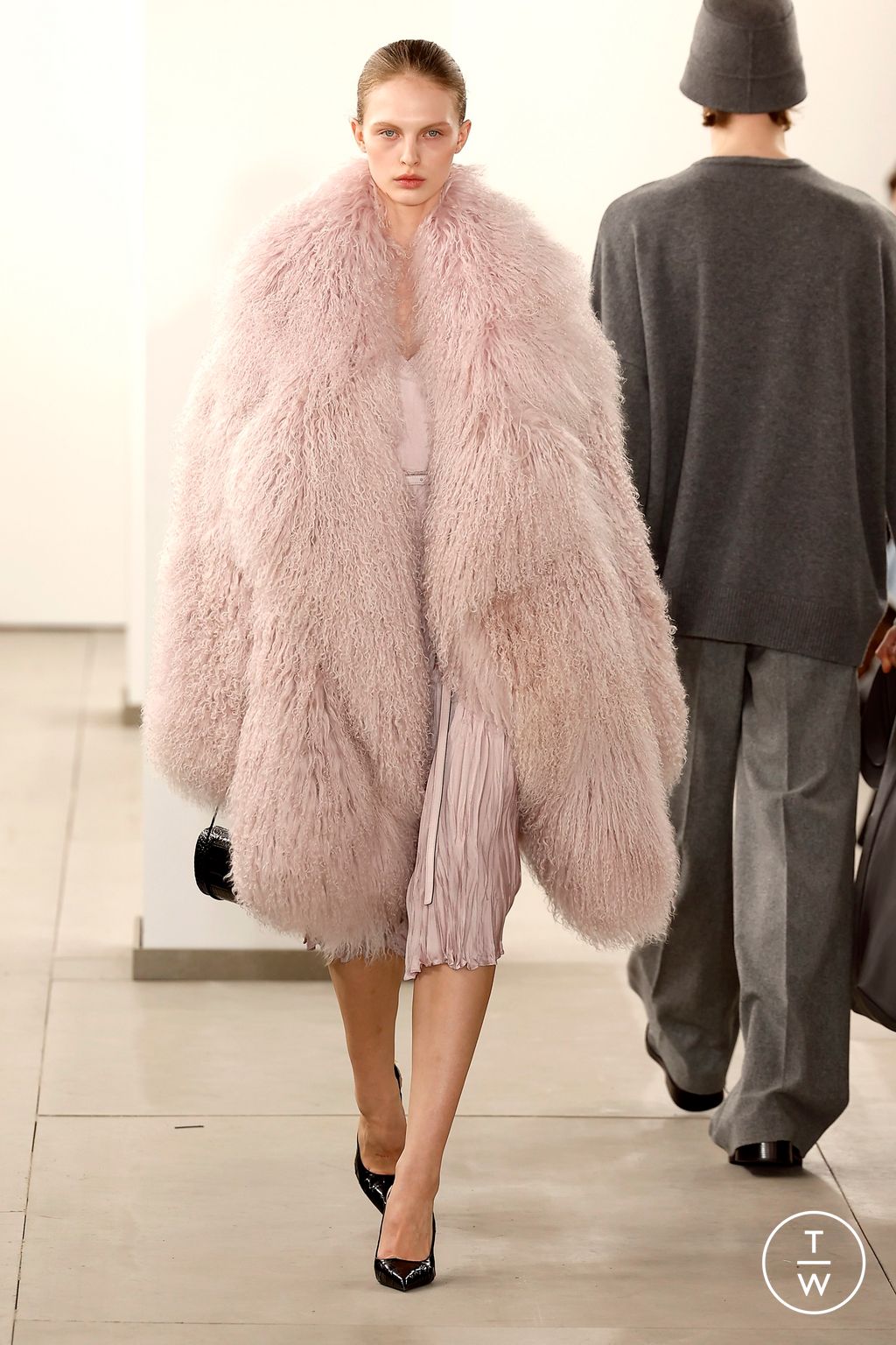 Fashion Week New York Fall/Winter 2024 look 29 de la collection Michael Kors Collection womenswear