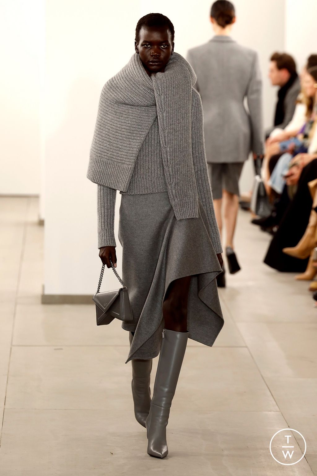 Fashion Week New York Fall/Winter 2024 look 33 from the Michael Kors Collection collection 女装