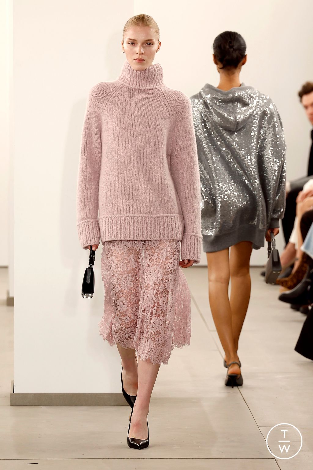 Fashion Week New York Fall/Winter 2024 look 34 de la collection Michael Kors Collection womenswear