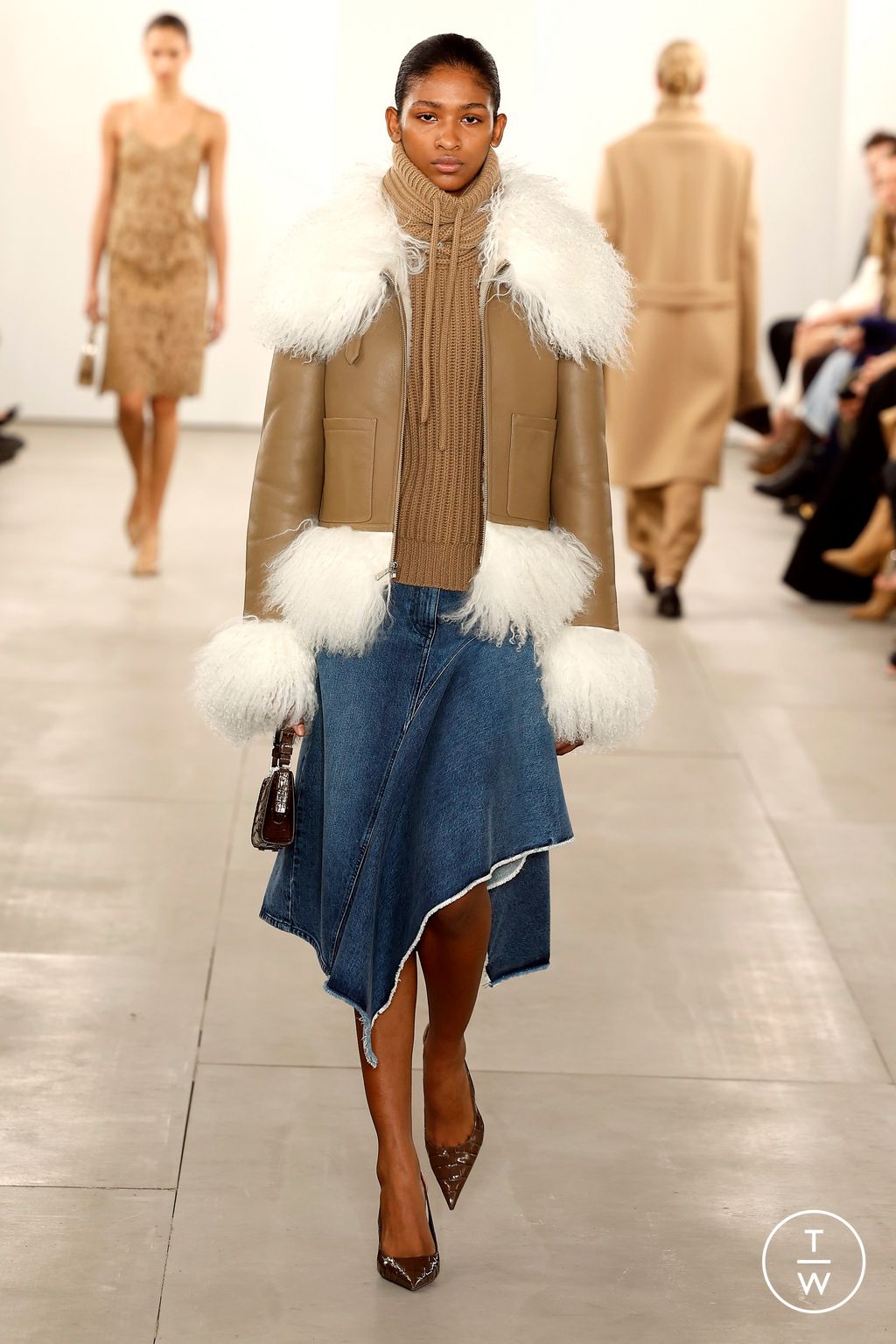 Fashion Week New York Fall/Winter 2024 look 46 de la collection Michael Kors Collection womenswear