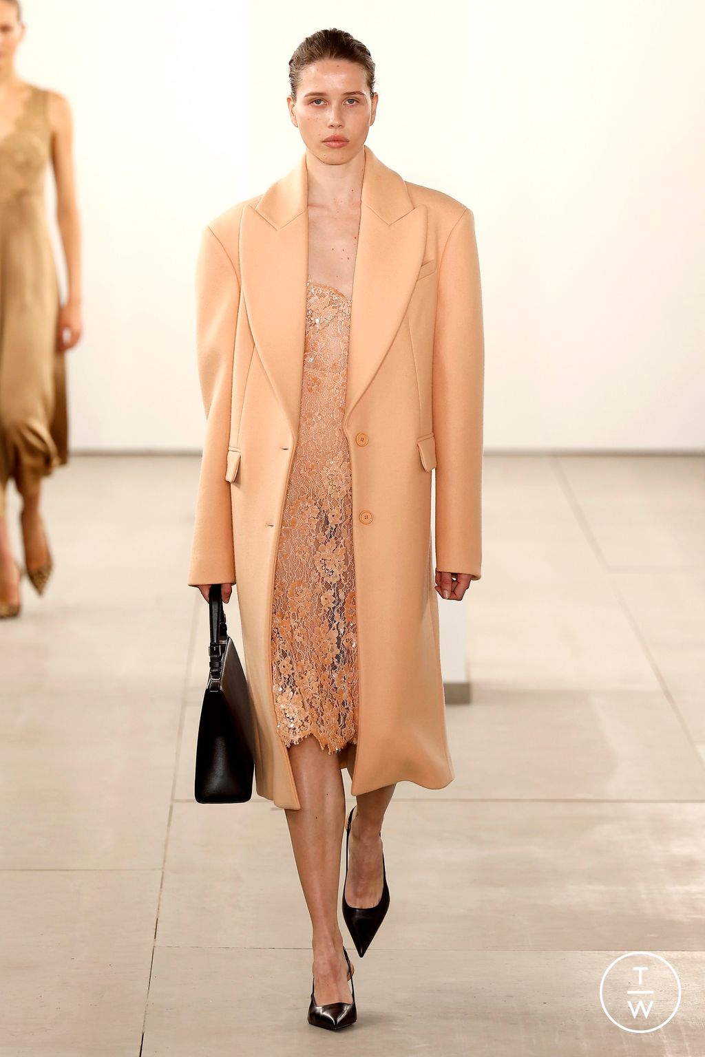 Fashion Week New York Fall/Winter 2024 look 49 de la collection Michael Kors Collection womenswear