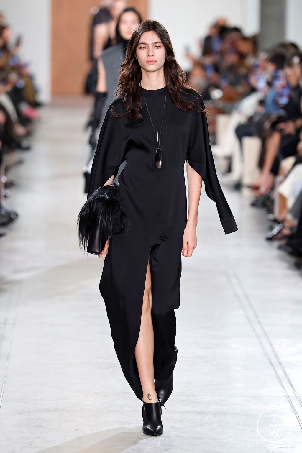 Fashion Week New York Fall/Winter 2025 look 5 from the Michael Kors Collection collection 女装