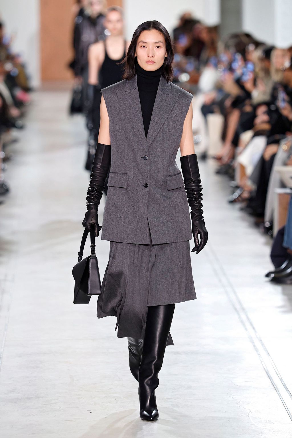 Fashion Week New York Fall/Winter 2025 look 6 from the Michael Kors Collection collection womenswear