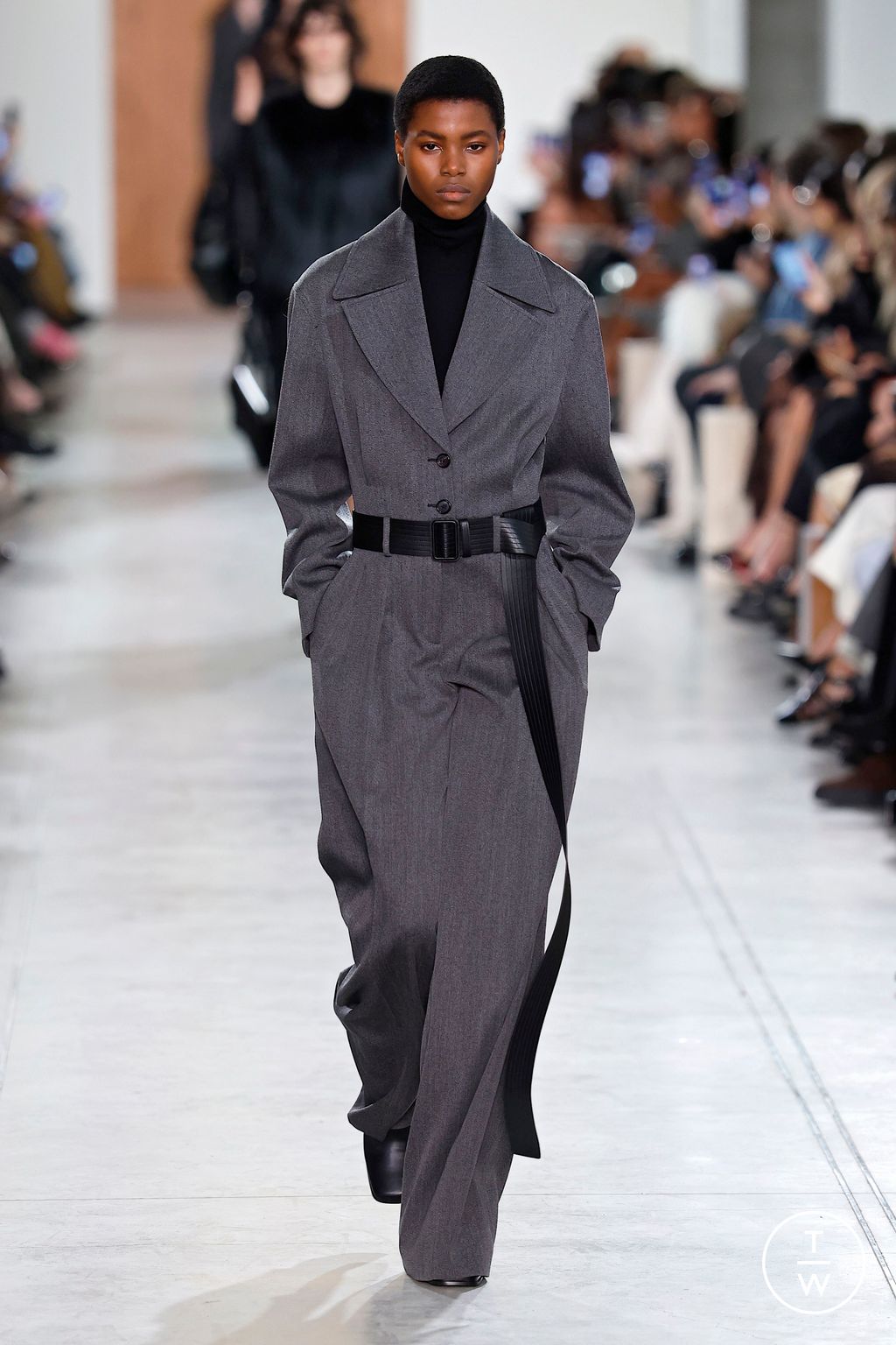 Fashion Week New York Fall/Winter 2025 look 10 from the Michael Kors Collection collection womenswear