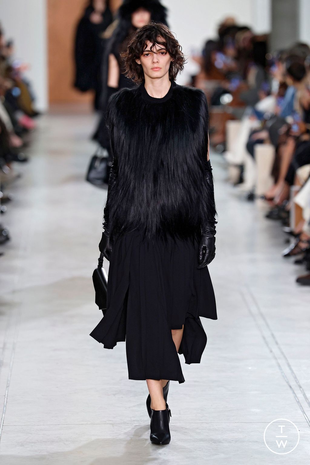 Fashion Week New York Fall/Winter 2025 look 11 from the Michael Kors Collection collection womenswear