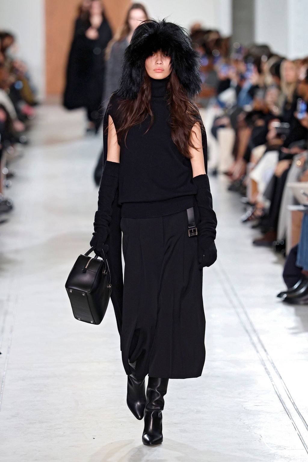 Fashion Week New York Fall/Winter 2025 look 12 from the Michael Kors Collection collection womenswear