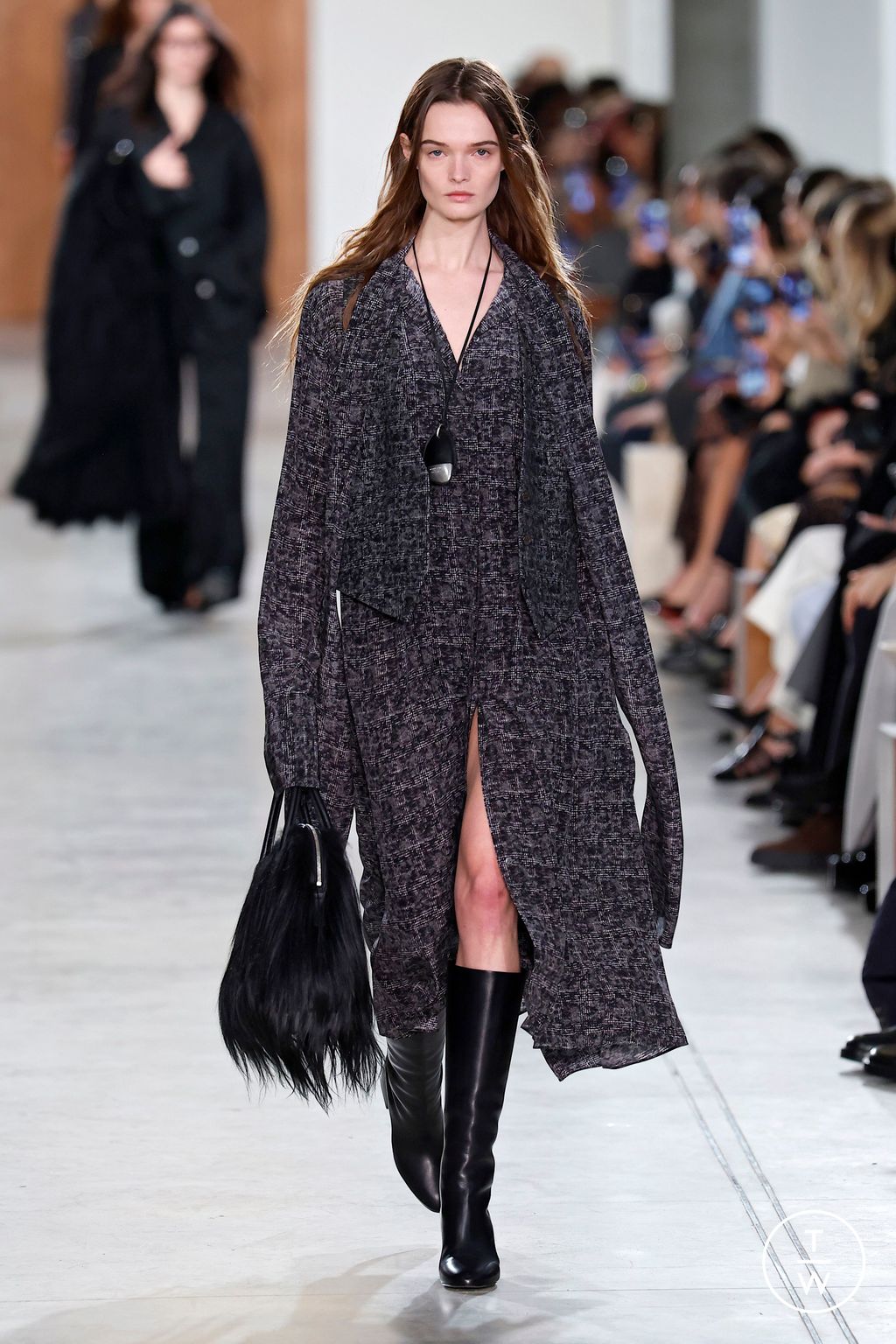 Fashion Week New York Fall/Winter 2025 look 13 from the Michael Kors Collection collection 女装
