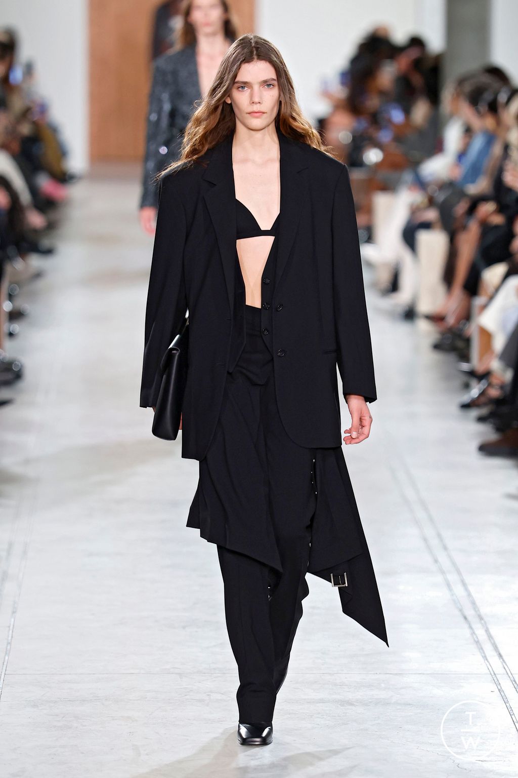 Fashion Week New York Fall/Winter 2025 look 15 from the Michael Kors Collection collection womenswear